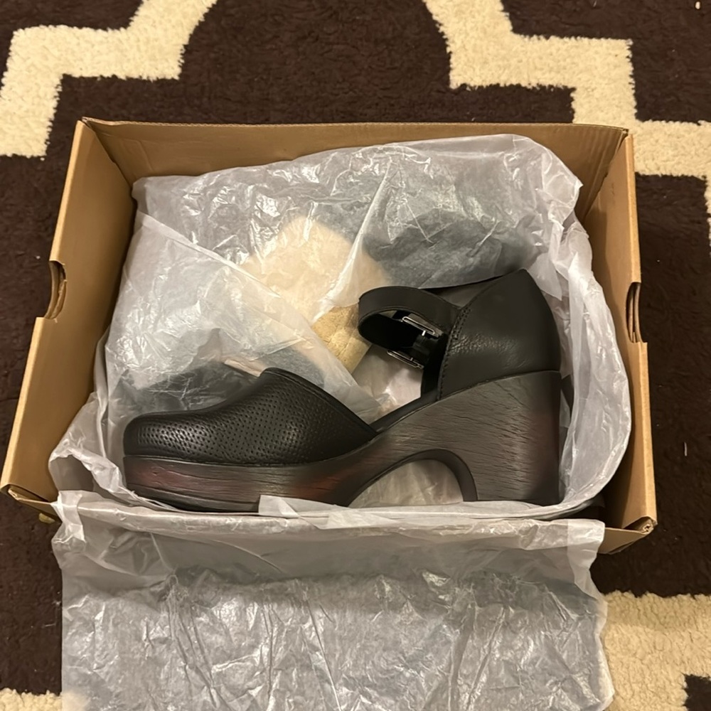 Mary Jane clogs, black